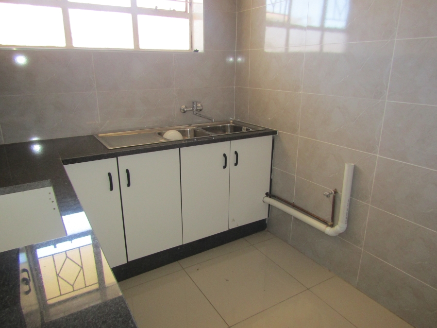 To Let 2 Bedroom Property for Rent in Haddon Gauteng