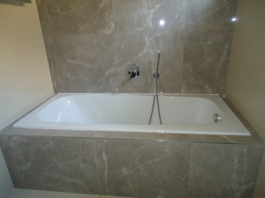 To Let 2 Bedroom Property for Rent in Atholl Gauteng