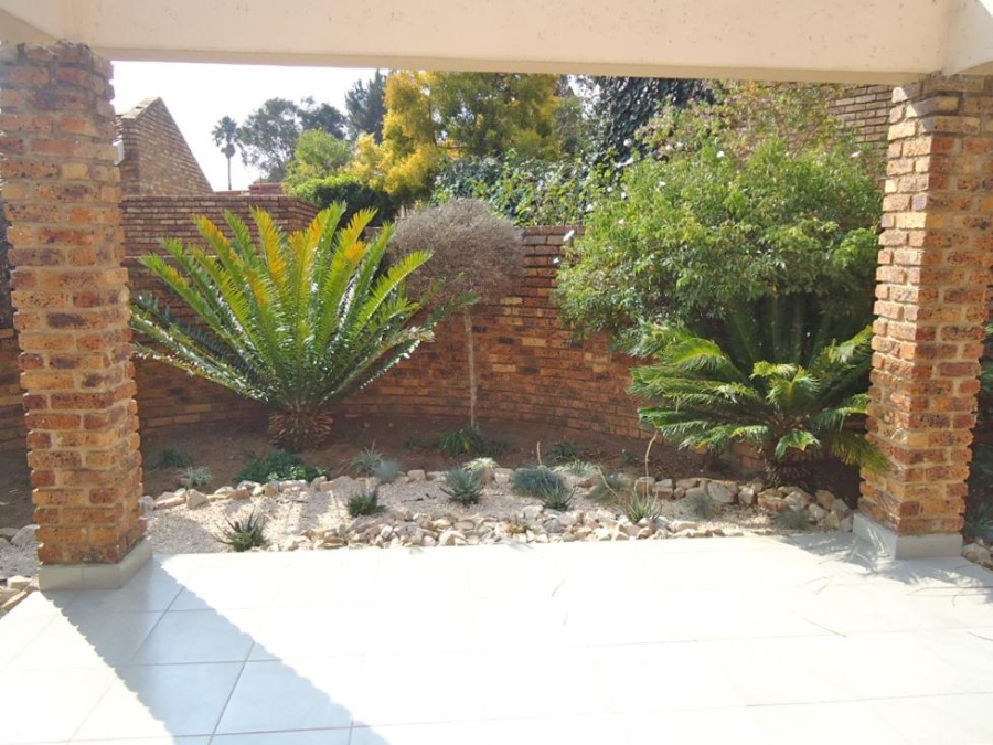 To Let 2 Bedroom Property for Rent in Atholl Gauteng
