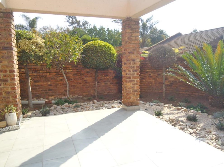 To Let 2 Bedroom Property for Rent in Atholl Gauteng