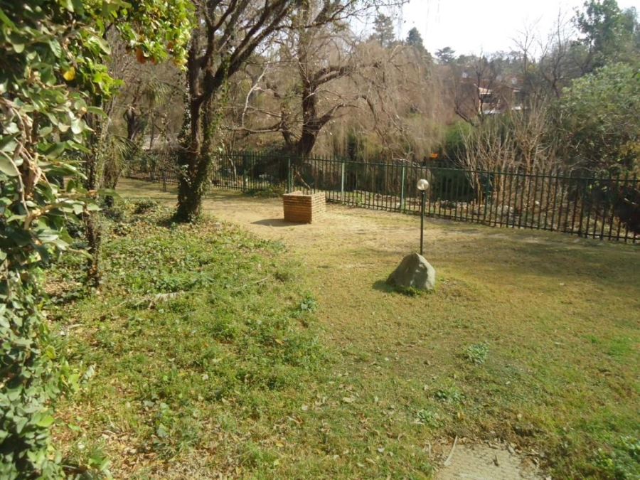 To Let 2 Bedroom Property for Rent in Atholl Gauteng