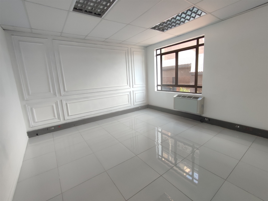 To Let commercial Property for Rent in Hyde Park Gauteng