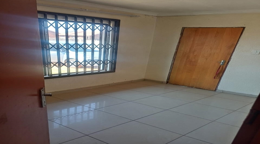 2 Bedroom Property for Sale in Lakeside Gauteng