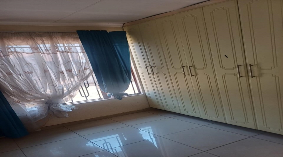 2 Bedroom Property for Sale in Lakeside Gauteng