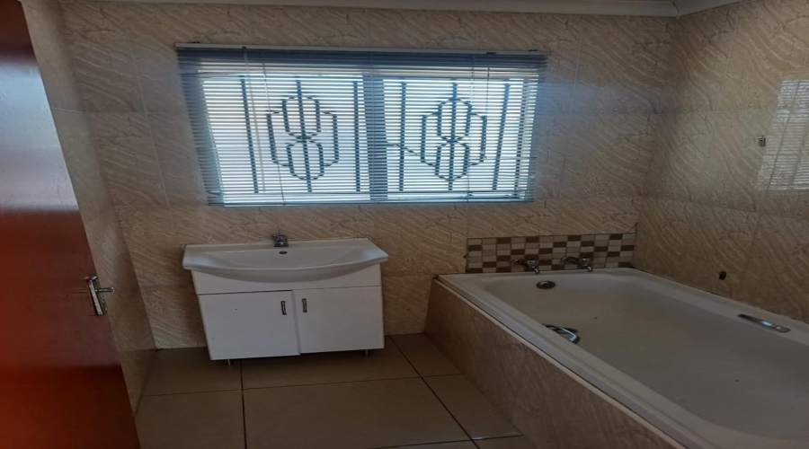 2 Bedroom Property for Sale in Lakeside Gauteng
