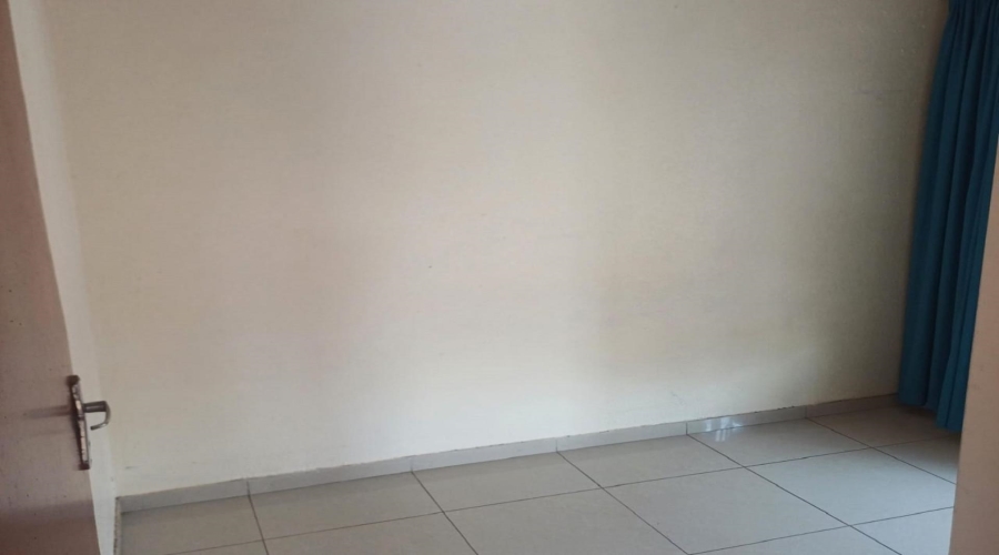 2 Bedroom Property for Sale in Lakeside Gauteng