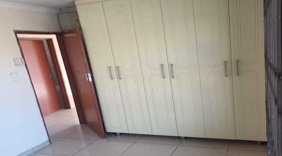 2 Bedroom Property for Sale in Lakeside Gauteng