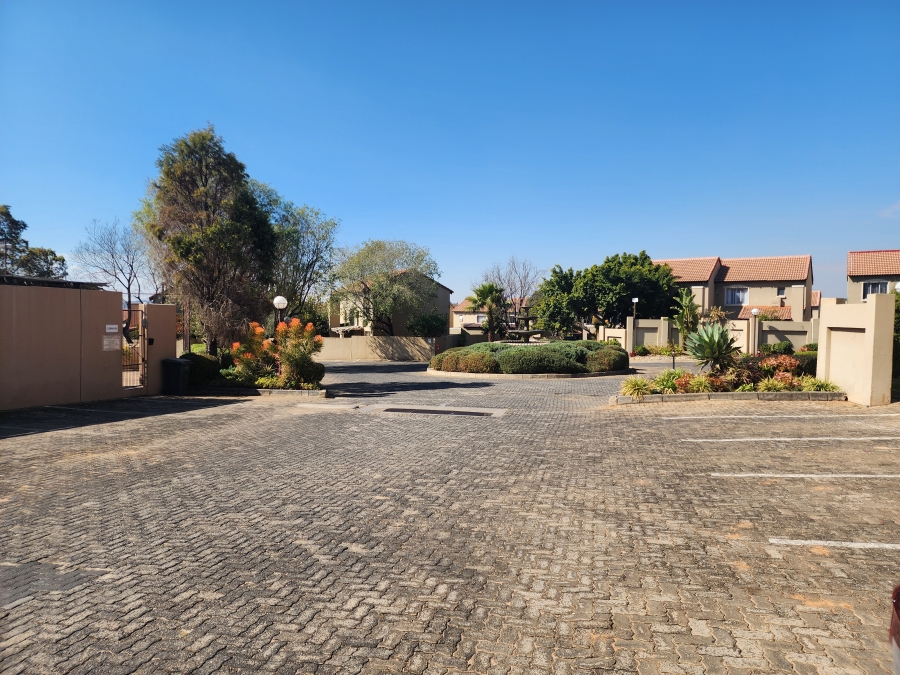 2 Bedroom Property for Sale in Noordhang Gauteng