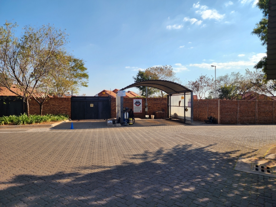 2 Bedroom Property for Sale in Montana Tuine Gauteng