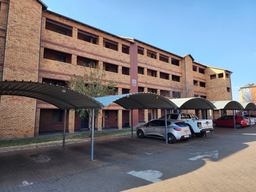 2 Bedroom Property for Sale in Montana Tuine Gauteng