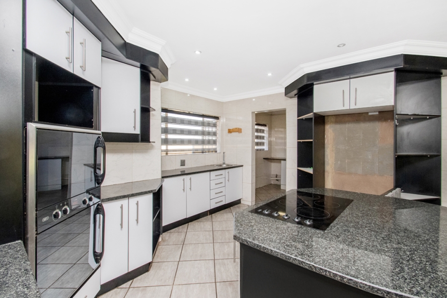 4 Bedroom Property for Sale in Rangeview Gauteng