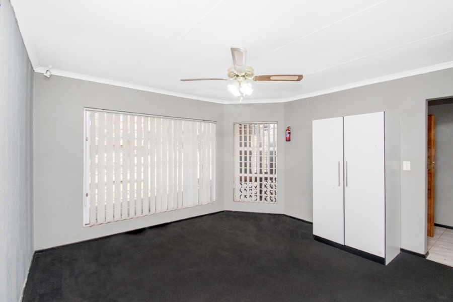 4 Bedroom Property for Sale in Rangeview Gauteng