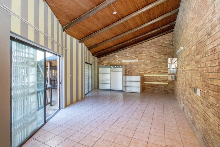 4 Bedroom Property for Sale in Rangeview Gauteng