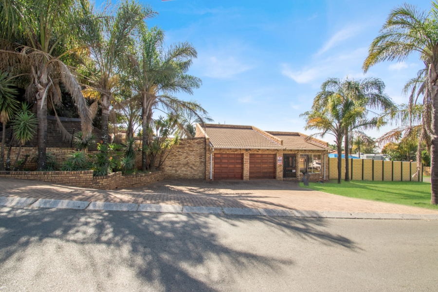 4 Bedroom Property for Sale in Rangeview Gauteng