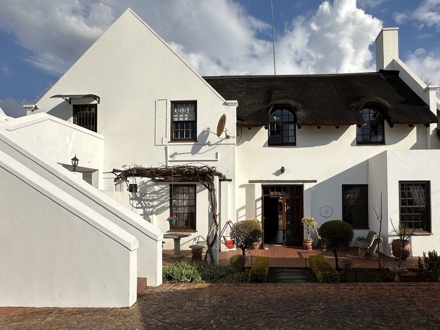 5 Bedroom Property for Sale in Waverley Gauteng