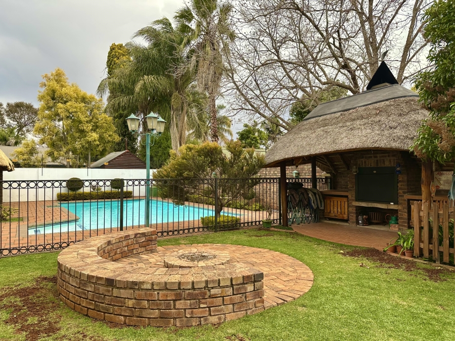 5 Bedroom Property for Sale in Waverley Gauteng