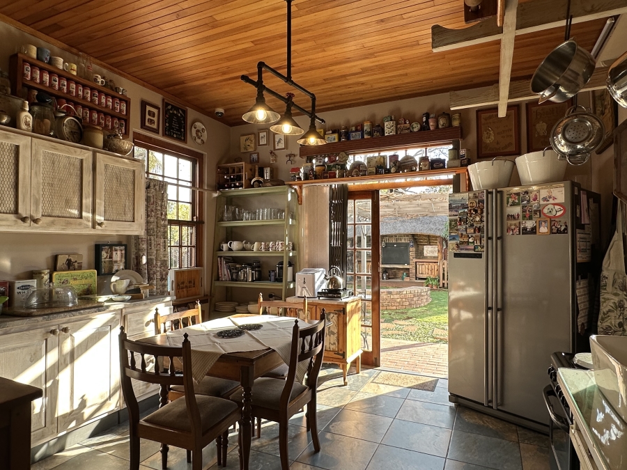 5 Bedroom Property for Sale in Waverley Gauteng