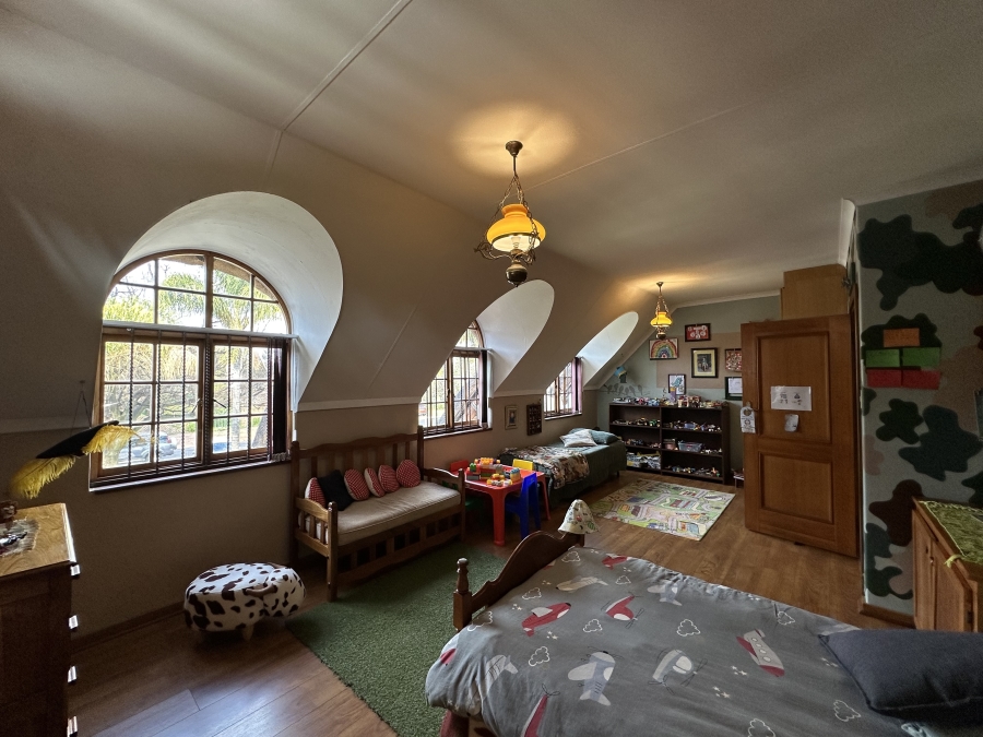 5 Bedroom Property for Sale in Waverley Gauteng