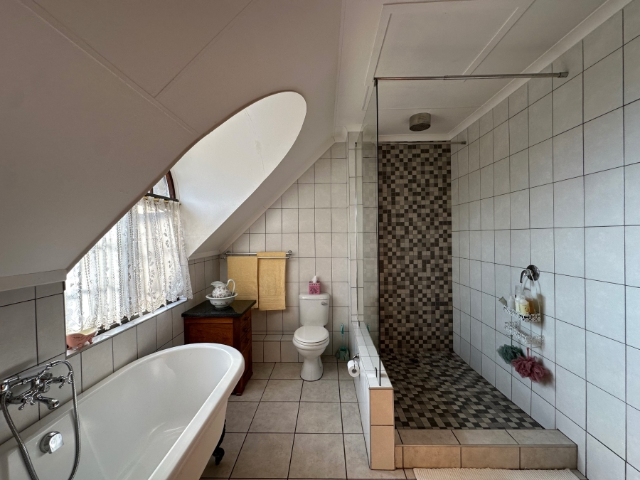 5 Bedroom Property for Sale in Waverley Gauteng