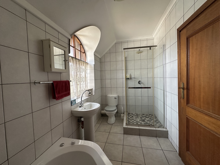 5 Bedroom Property for Sale in Waverley Gauteng
