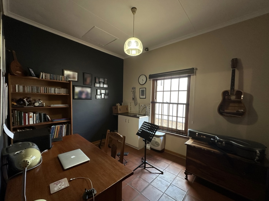 5 Bedroom Property for Sale in Waverley Gauteng