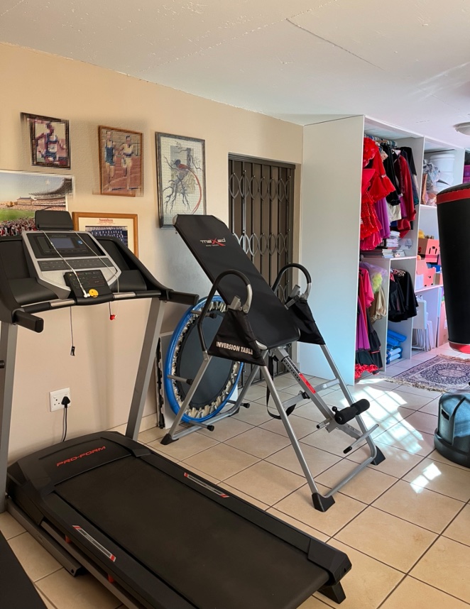 5 Bedroom Property for Sale in Waverley Gauteng