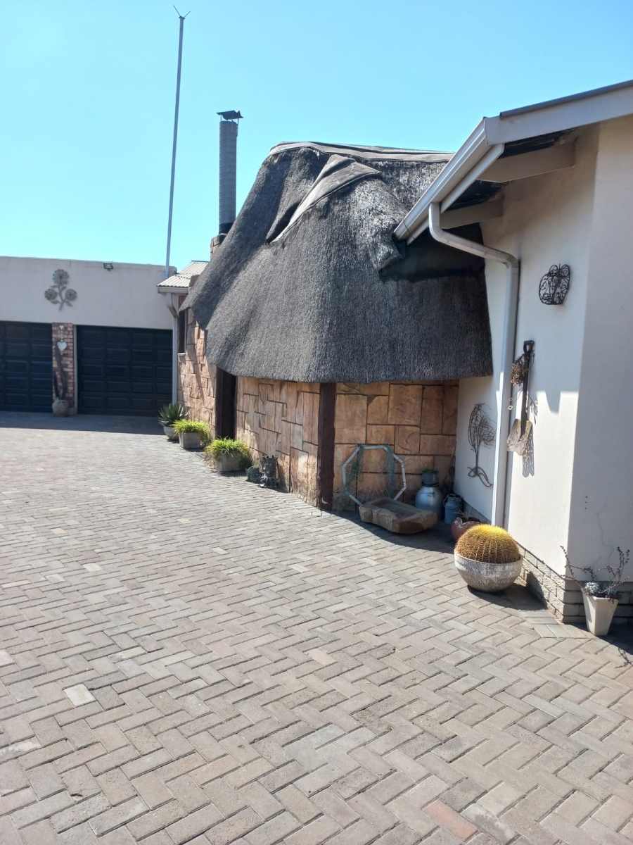 4 Bedroom Property for Sale in Vanderbijlpark CE 3 Gauteng