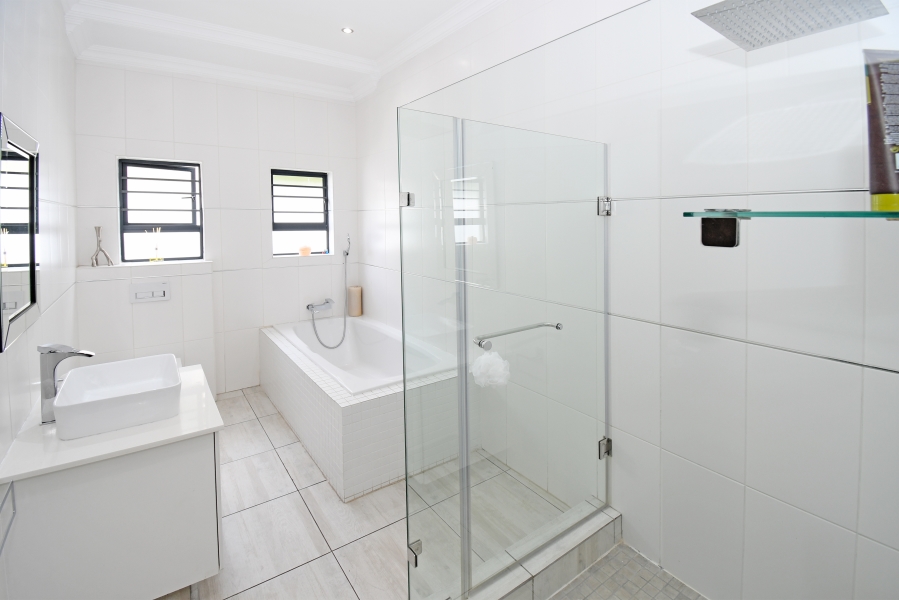 To Let 4 Bedroom Property for Rent in Copperleaf Estate Gauteng