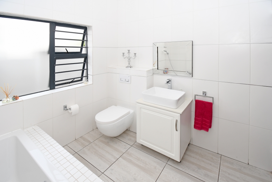 To Let 4 Bedroom Property for Rent in Copperleaf Estate Gauteng