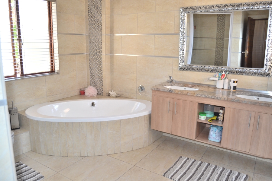3 Bedroom Property for Sale in Thatchfield Estate Gauteng