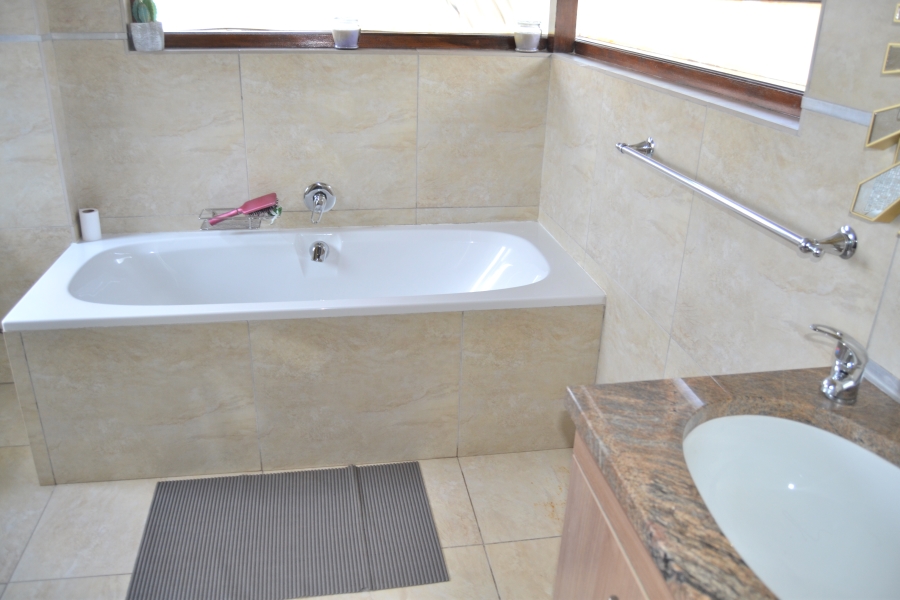3 Bedroom Property for Sale in Thatchfield Estate Gauteng