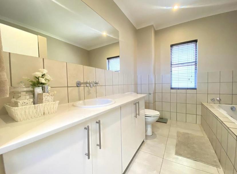 3 Bedroom Property for Sale in Faerie Glen Gauteng