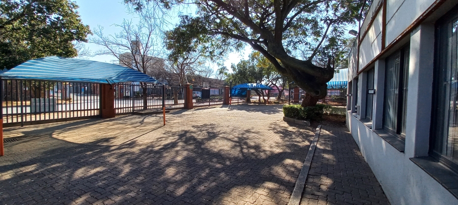 To Let commercial Property for Rent in Benrose Gauteng