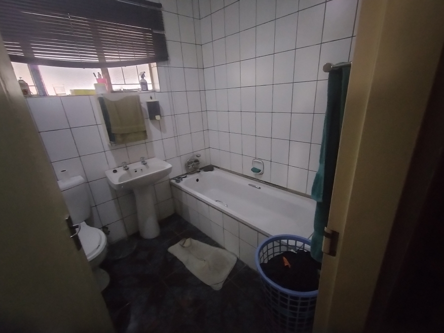 5 Bedroom Property for Sale in Pretoria North Gauteng