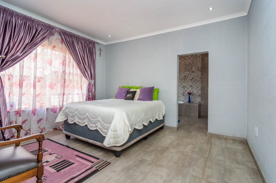 4 Bedroom Property for Sale in Fleurhof Gauteng
