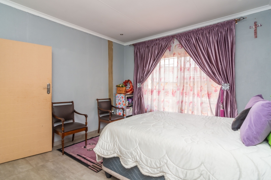 4 Bedroom Property for Sale in Fleurhof Gauteng