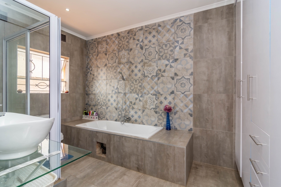 4 Bedroom Property for Sale in Fleurhof Gauteng