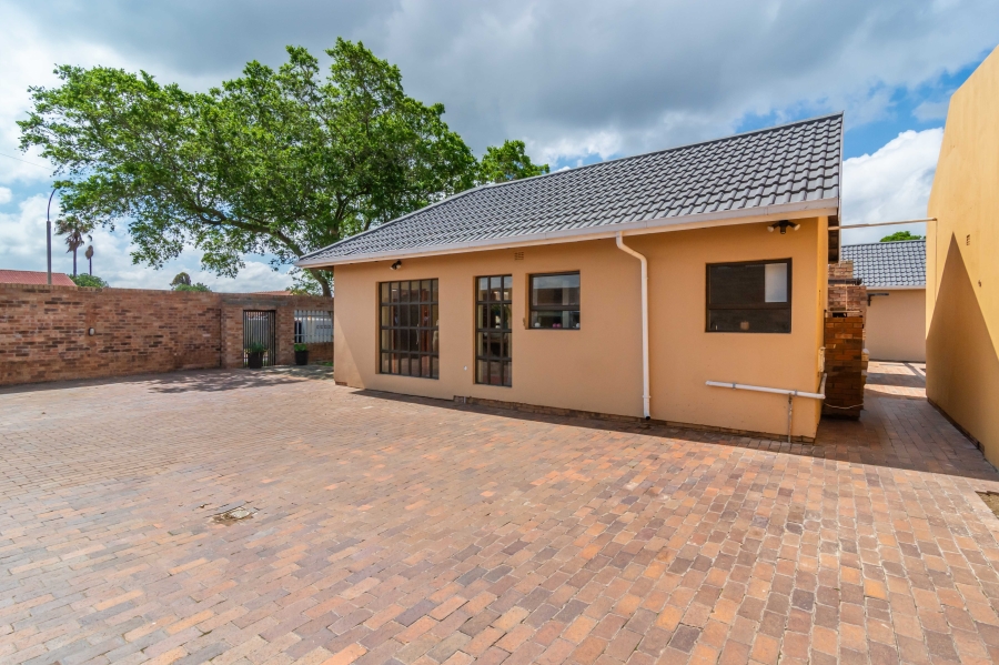 4 Bedroom Property for Sale in Fleurhof Gauteng