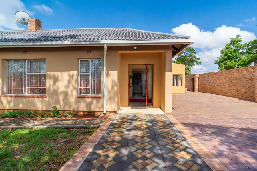 4 Bedroom Property for Sale in Fleurhof Gauteng