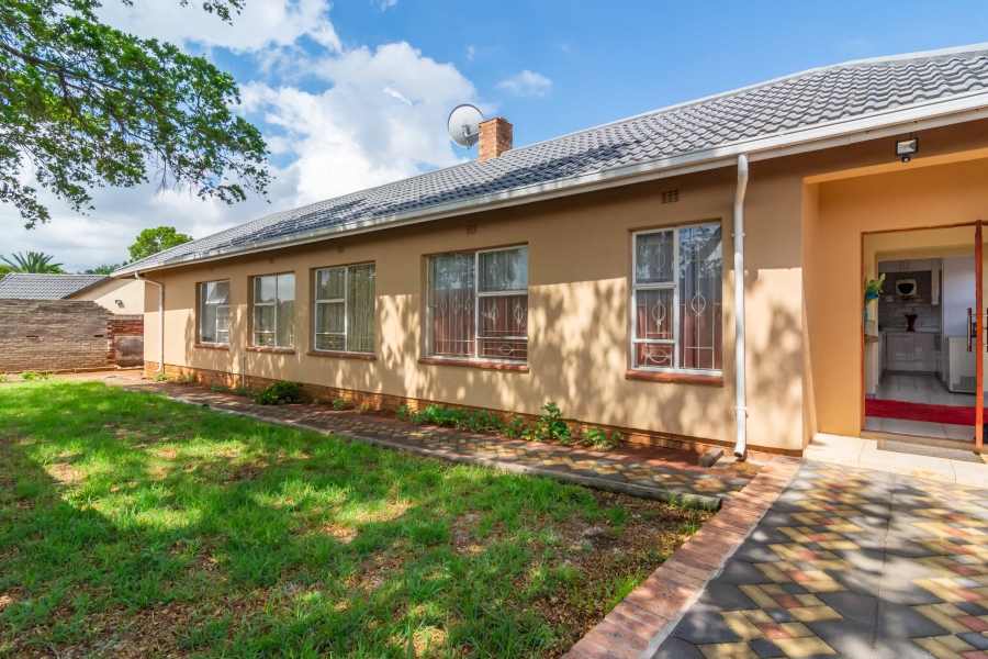 4 Bedroom Property for Sale in Fleurhof Gauteng