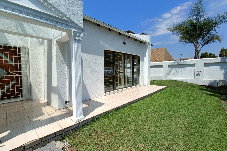 6 Bedroom Property for Sale in Country View Gauteng