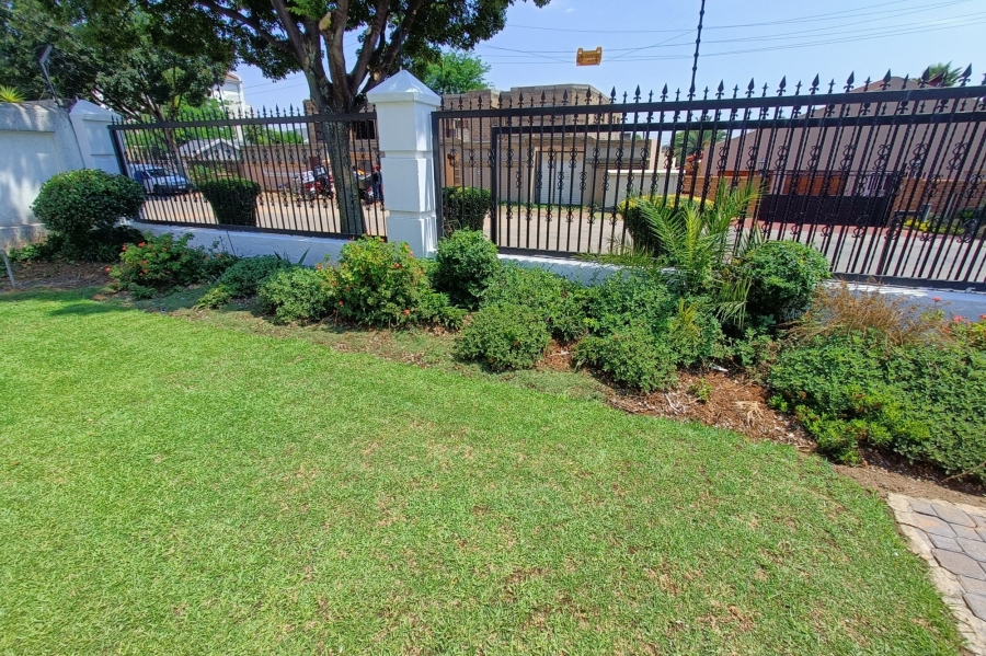 6 Bedroom Property for Sale in Country View Gauteng