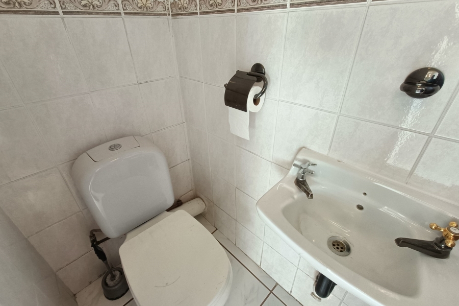 6 Bedroom Property for Sale in Country View Gauteng