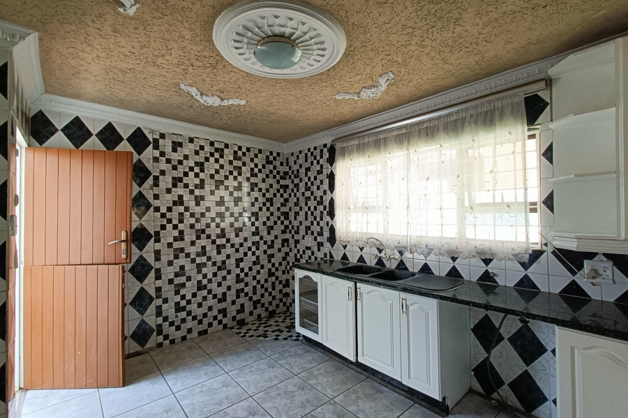 6 Bedroom Property for Sale in Country View Gauteng