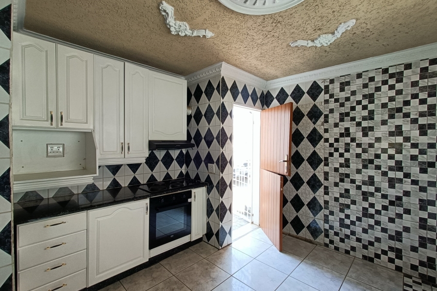 6 Bedroom Property for Sale in Country View Gauteng