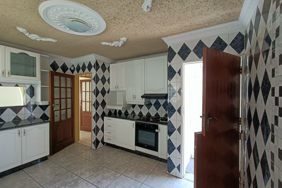 6 Bedroom Property for Sale in Country View Gauteng