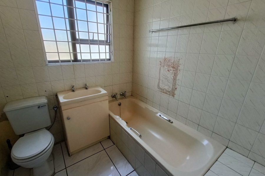 6 Bedroom Property for Sale in Country View Gauteng