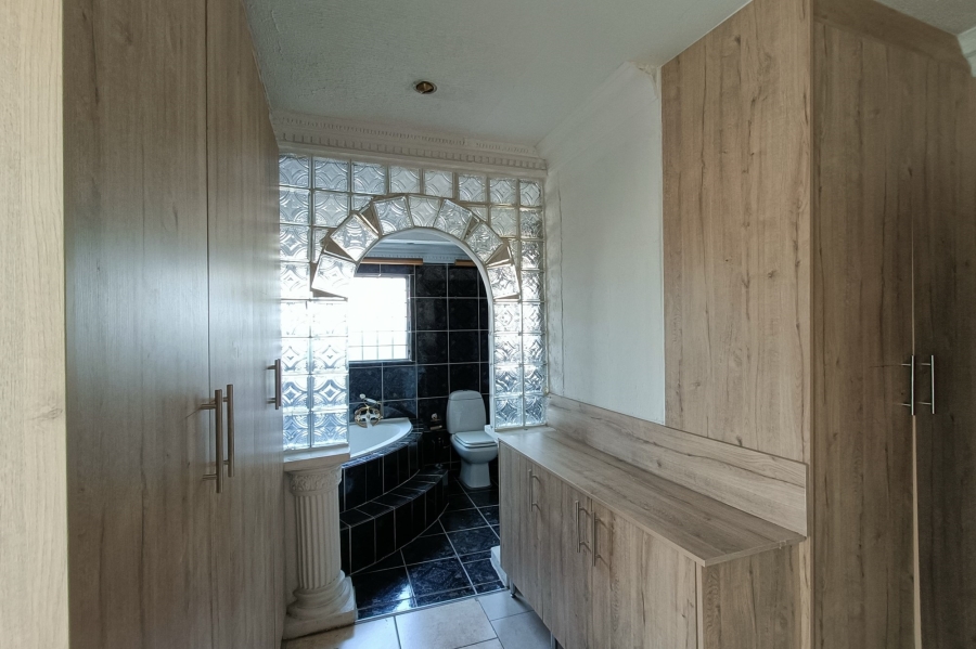 6 Bedroom Property for Sale in Country View Gauteng