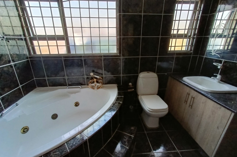 6 Bedroom Property for Sale in Country View Gauteng