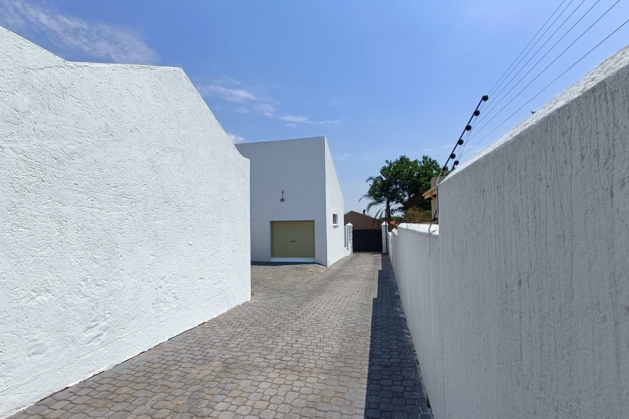 6 Bedroom Property for Sale in Country View Gauteng